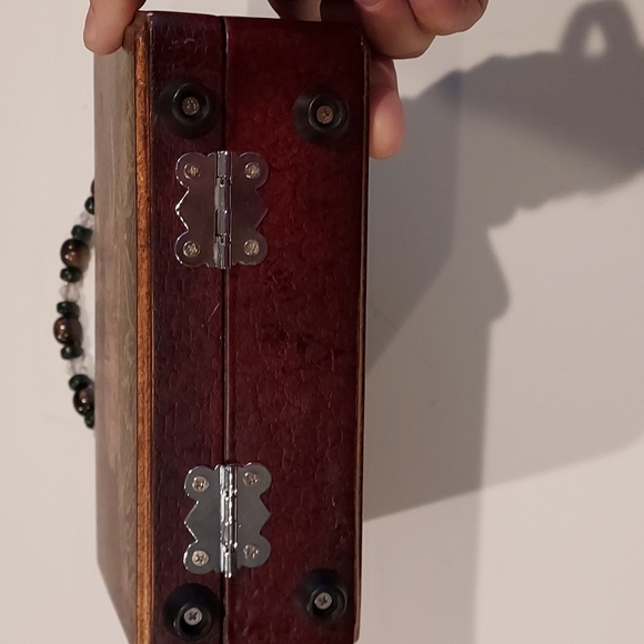 NWOT Women's Wooden Box Painted Handbag W/Shoulder Strap - Picture 4 of 16